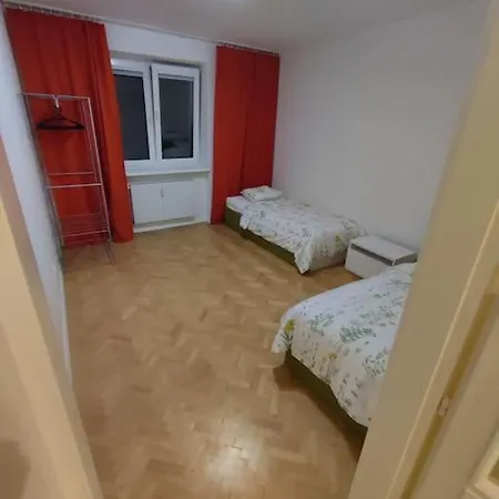 Priestranny Apartman- S Vynikajucou Dostupnostou شقة براتسيلافا