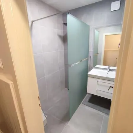 شقة Priestranny Apartman- S Vynikajucou Dostupnostou براتسيلافا