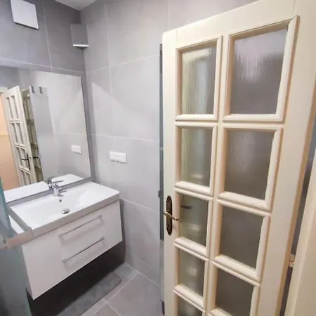 Priestranny Apartman- S Vynikajucou Dostupnostou شقة براتسيلافا
