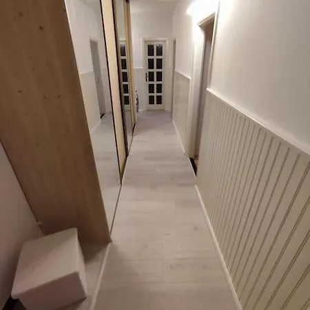 Priestranny Apartman- S Vynikajucou Dostupnostou Apartman