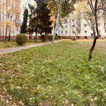 Priestranny Apartman- S Vynikajucou Dostupnostou Apartman *